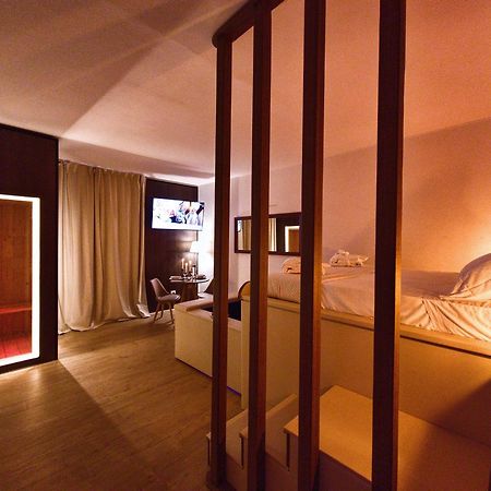 Alma Suites - Il Nido D'Amore リヴォルノ エクステリア 写真